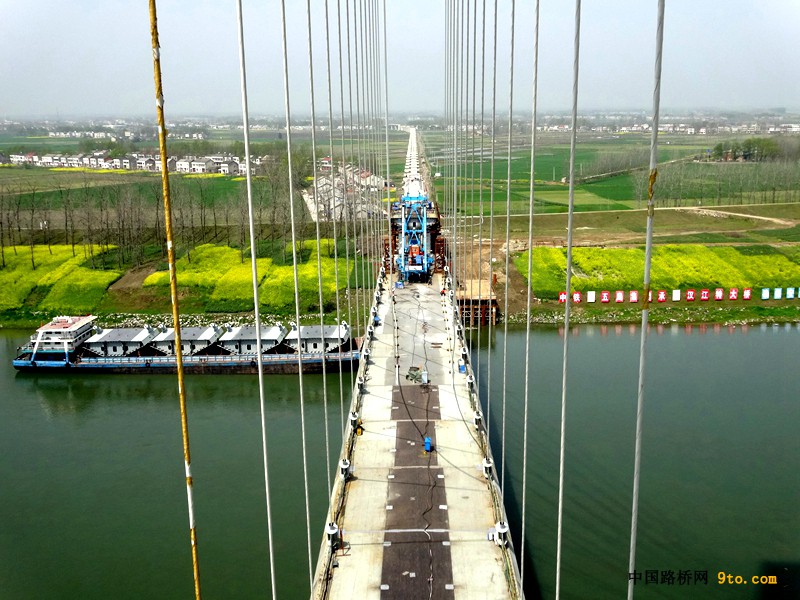 点击打开原图 12大桥缆索挂索施工